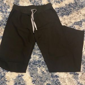 Black figs bottoms. Basic livingston small.